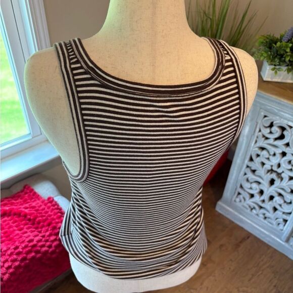 American Eagle “ Tuck it in” Henley Brown and White Women's Tank Top NWOT - Picture 2 of 6
